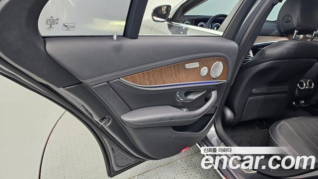 Mercedes-Benz E-Class 2019 — photo 15