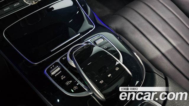 Mercedes-Benz E-Class 2019 — photo 30