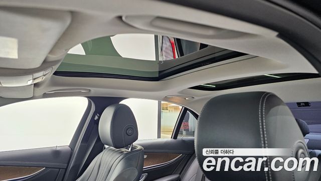 Mercedes-Benz E-Class 2019 — photo 31