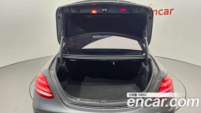 Mercedes-Benz E-Class 2019 — photo 32