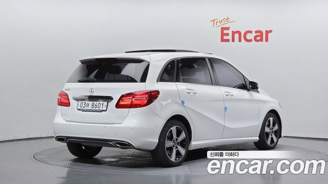 Mercedes-Benz B-Class 2018 — photo 2