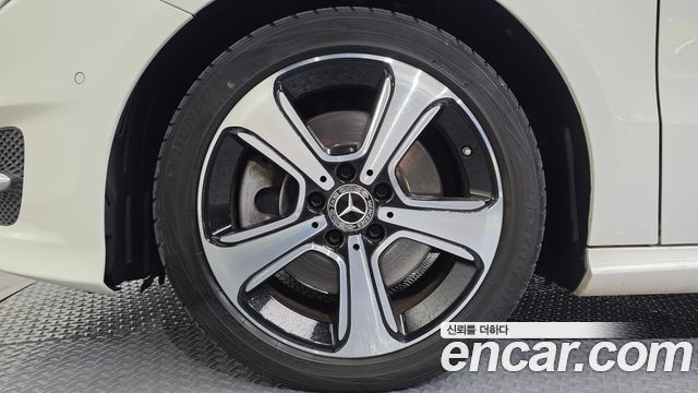 Mercedes-Benz B-Class 2018 — photo 5