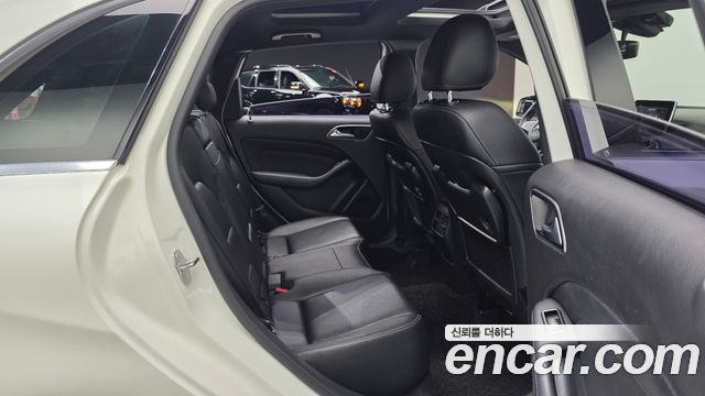 Mercedes-Benz B-Class 2018 — photo 17