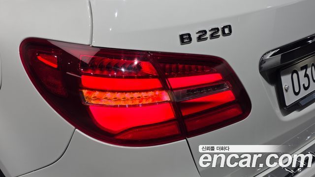 Mercedes-Benz B-Class 2018 — photo 9