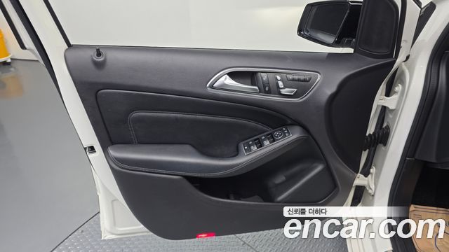 Mercedes-Benz B-Class 2018 — photo 14