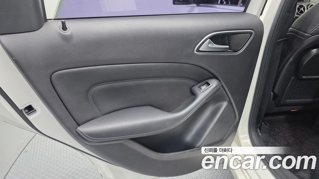 Mercedes-Benz B-Class 2018 — photo 15