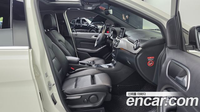 Mercedes-Benz B-Class 2018 — photo 16
