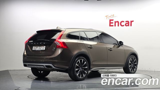 Volvo V60 2016 — photo 2