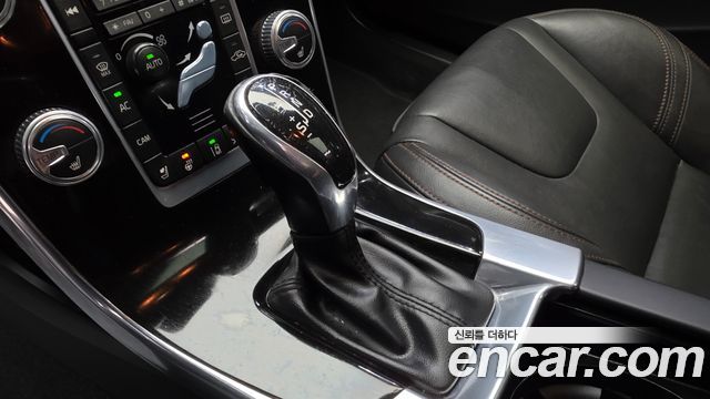 Volvo V60 2016 — photo 9