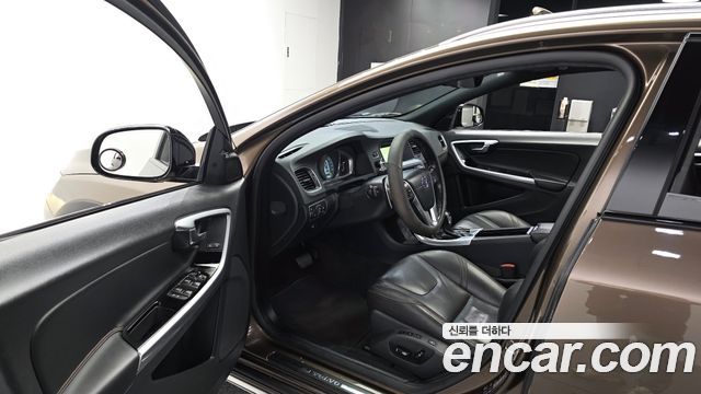 Volvo V60 2016 — photo 10