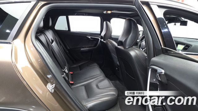 Volvo V60 2016 — photo 12