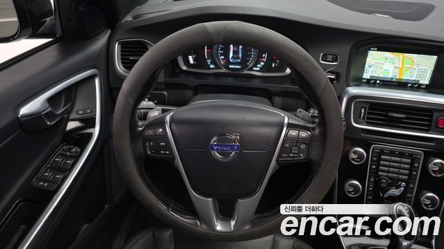 Volvo V60 2016 — photo 13
