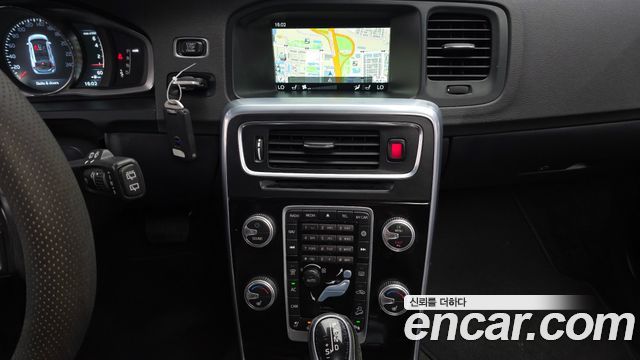 Volvo V60 2016 — photo 15