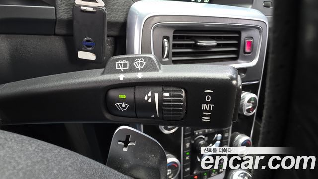 Volvo V60 2016 — photo 18