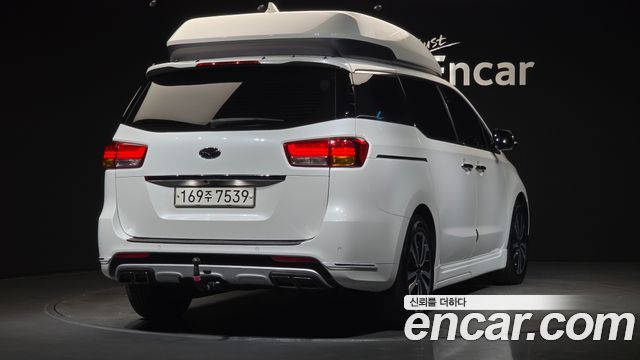 Kia Canival 2017 — photo 2