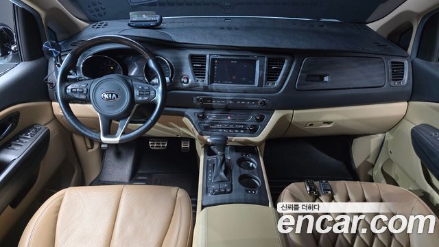 Kia Canival 2017 — photo 10