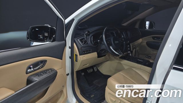 Kia Canival 2017 — photo 13