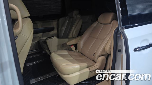 Kia Canival 2017 — photo 18