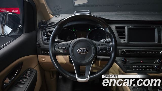 Kia Canival 2017 — photo 19