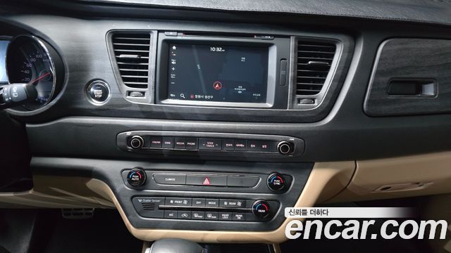 Kia Canival 2017 — photo 20