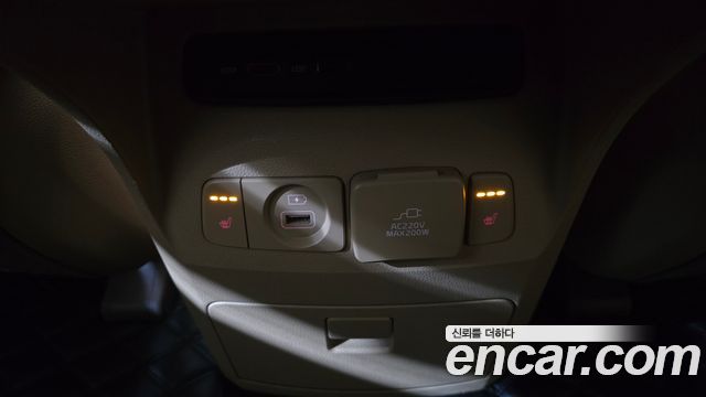 Kia Canival 2017 — photo 25