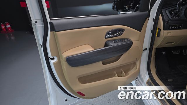 Kia Canival 2017 — photo 14