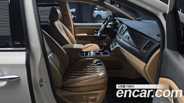 Kia Canival 2017 — photo 16