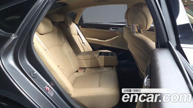 Genesis G80 2018 — photo 16