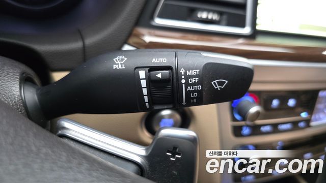 Genesis G80 2018 — photo 23