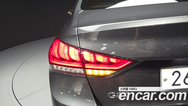 Genesis G80 2018 — photo 9