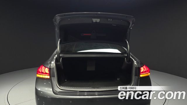 Genesis G80 2018 — photo 30