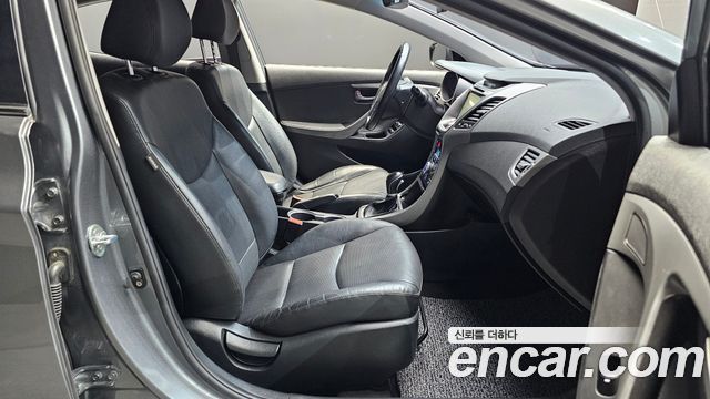 Hyundai AVANTE 2016 — photo 11
