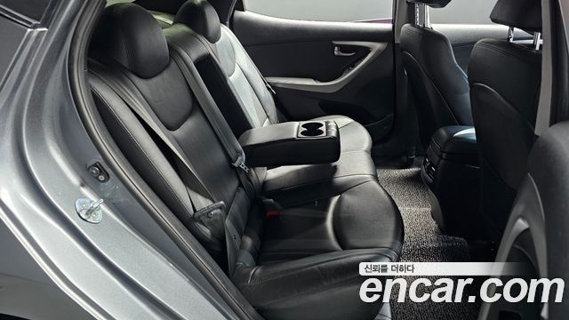 Hyundai AVANTE 2016 — photo 12