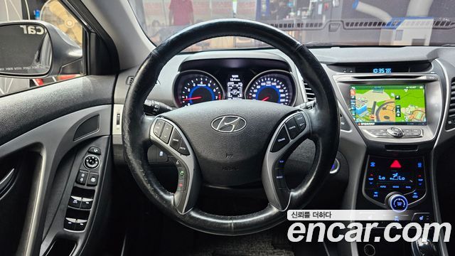 Hyundai AVANTE 2016 — photo 13