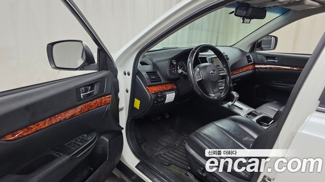 Subaru Outback 2012 — photo 10