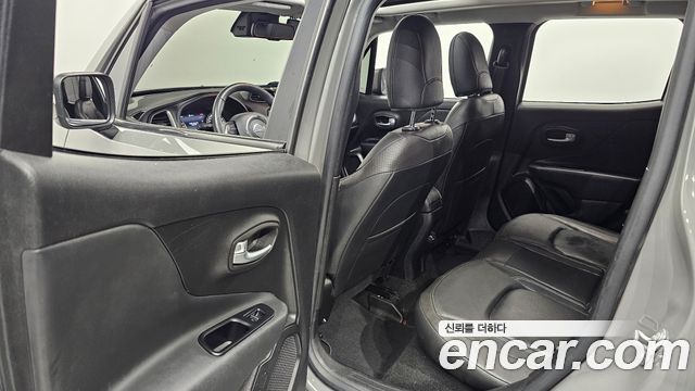 Jeep Renegade 2019 — photo 11