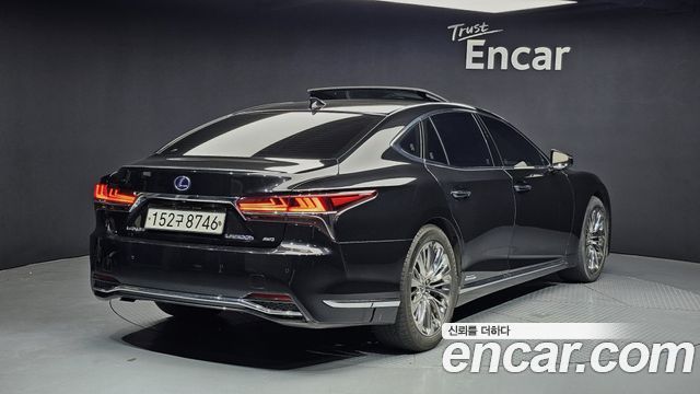 Lexus LS 2018 — photo 2
