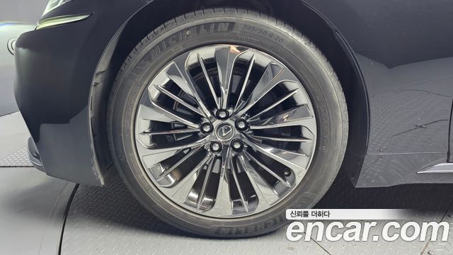 Lexus LS 2018 — photo 5