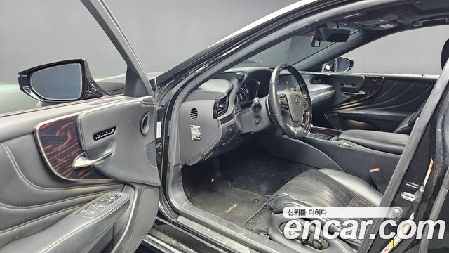 Lexus LS 2018 — photo 10