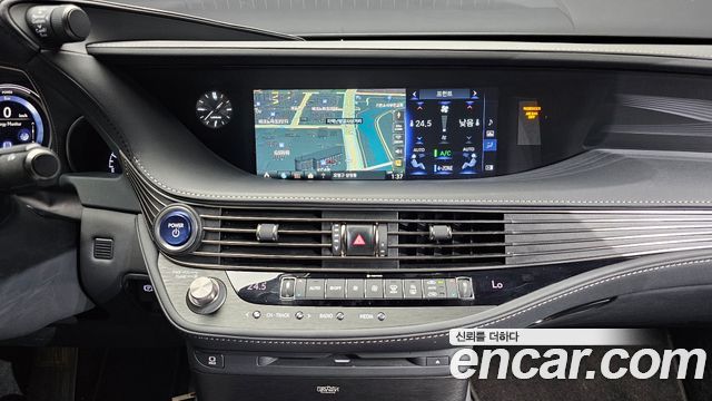 Lexus LS 2018 — photo 15