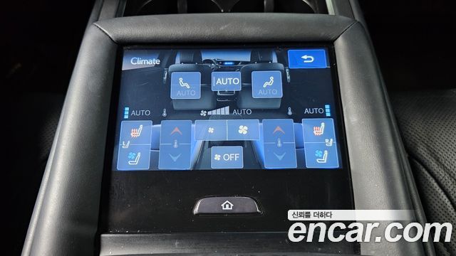 Lexus LS 2018 — photo 20