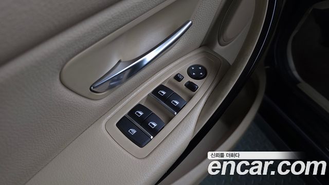 BMW 3-Series 2016 — photo 17