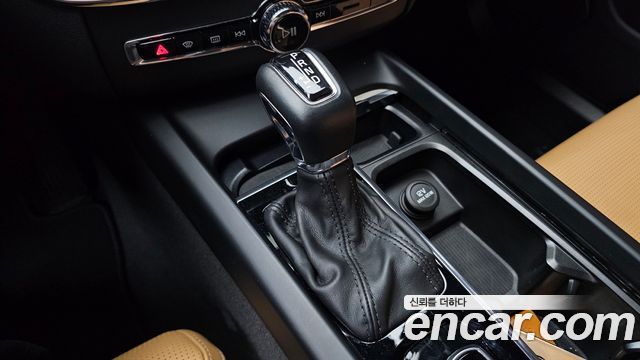 Volvo XC60 2020 — photo 12