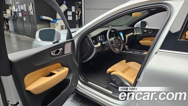 Volvo XC60 2020 — photo 13