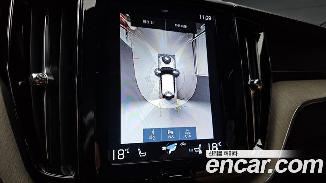 Volvo XC60 2020 — photo 21