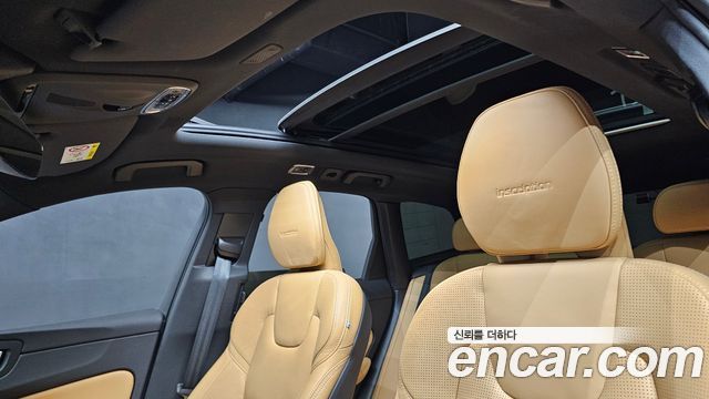 Volvo XC60 2020 — photo 24