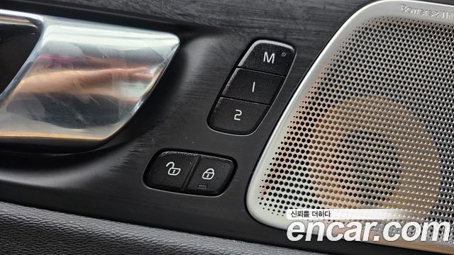Volvo XC60 2020 — photo 26