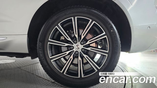 Volvo XC60 2020 — photo 7