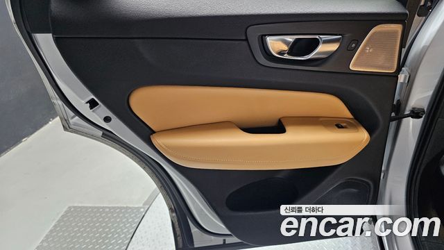 Volvo XC60 2020 — photo 15