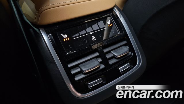 Volvo XC60 2020 — photo 28